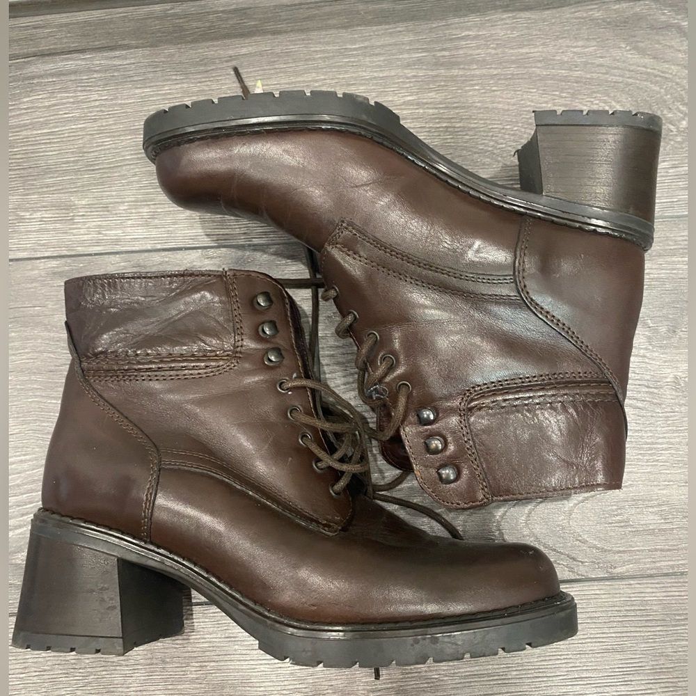 Brown women boots. Size 37. Insulated with wool.